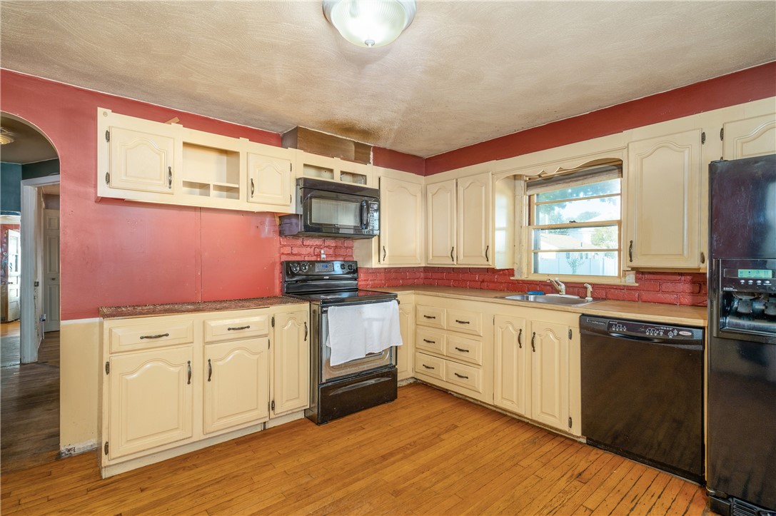 84 Farrell Street Pawtucket, RI 02861 - Photo 3 of 24