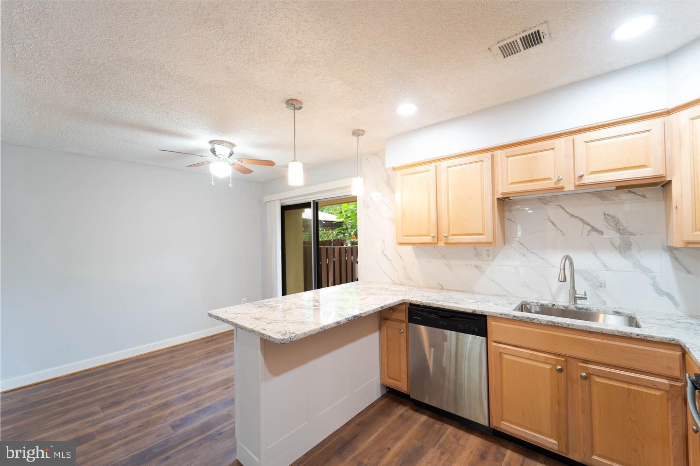 2221 Southgate Square Reston, VA 20191 - Photo 12 of 31