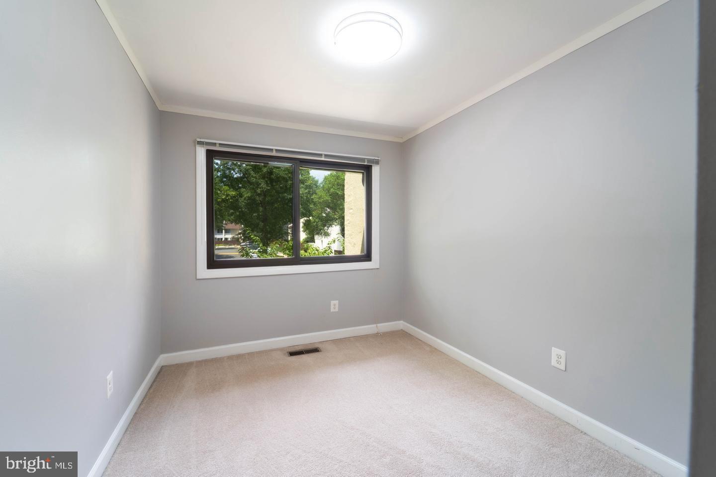 2221 Southgate Square Reston, VA 20191 - Photo 23 of 31