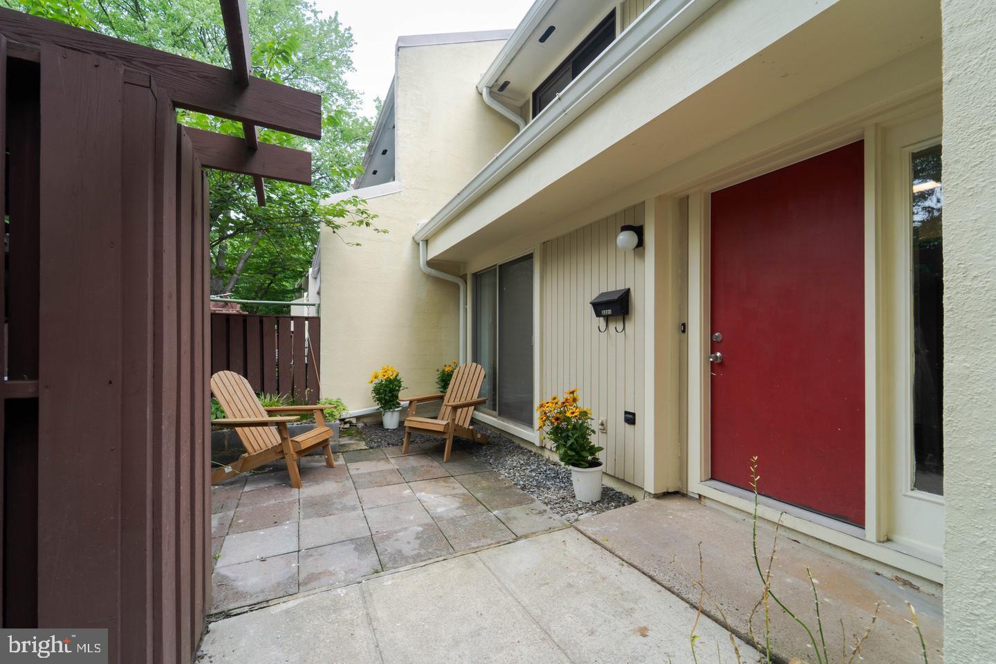 2221 Southgate Square Reston, VA 20191 - Photo 3 of 31