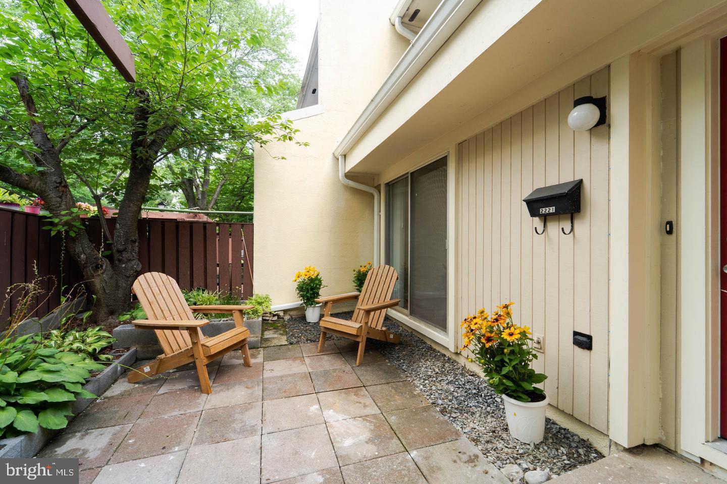 2221 Southgate Square Reston, VA 20191 - Photo 4 of 31