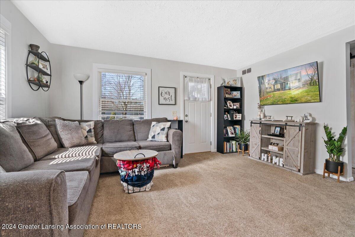 3135 Ingham Street Lansing, MI 48911 - Photo 16 of 28 16-Media Jett-16