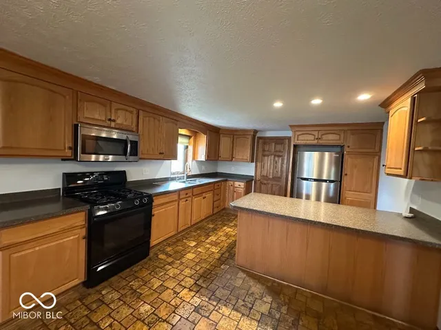 $2,400 | 10151 Old National Road, Indianapolis, IN 46231