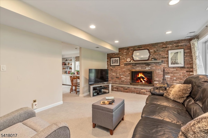 77 Windsor Way Berkeley Heights, NJ 07922 - Photo 11 of 22