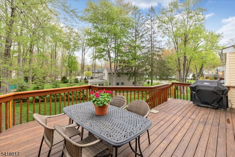 77 Windsor Way Berkeley Heights, NJ 07922 - Photo 16 of 22