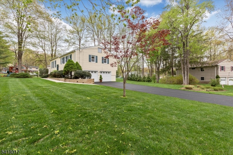 77 Windsor Way Berkeley Heights, NJ 07922 - Photo 17 of 22