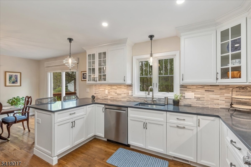 77 Windsor Way Berkeley Heights, NJ 07922 - Photo 4 of 22