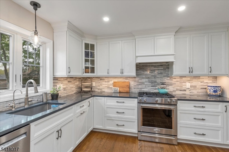 77 Windsor Way Berkeley Heights, NJ 07922 - Photo 7 of 22
