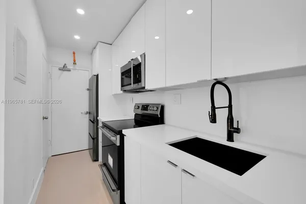 $2,490 | 1000 West Avenue, Unit 301, Miami Beach, FL 33139