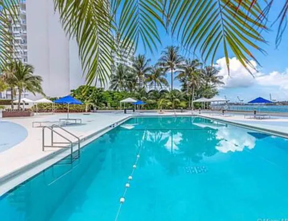 $2,490 | 1000 West Avenue, Unit 301, Miami Beach, FL 33139