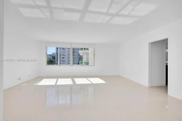 $2,490 | 1000 West Avenue, Unit 301, Miami Beach, FL 33139