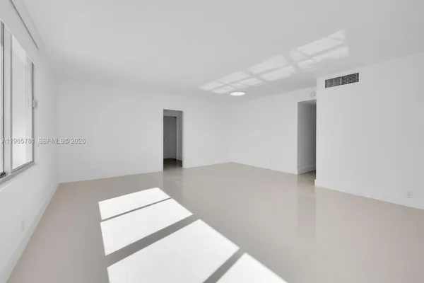 $2,490 | 1000 West Avenue, Unit 301, Miami Beach, FL 33139