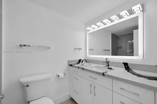 $2,490 | 1000 West Avenue, Unit 301, Miami Beach, FL 33139
