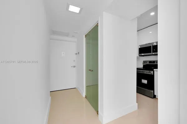 $2,490 | 1000 West Avenue, Unit 301, Miami Beach, FL 33139