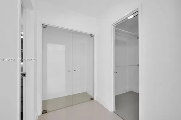 $2,490 | 1000 West Avenue, Unit 301, Miami Beach, FL 33139