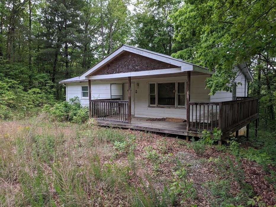 899 New Light Road Winfield, TN 37892 - Photo 1 of 12 a view of a house with yard and plants