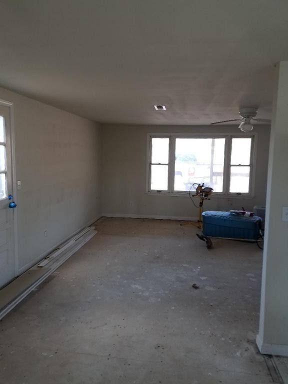 899 New Light Road Winfield, TN 37892 - Photo 7 of 12 a view of a livingroom with a car parked in it