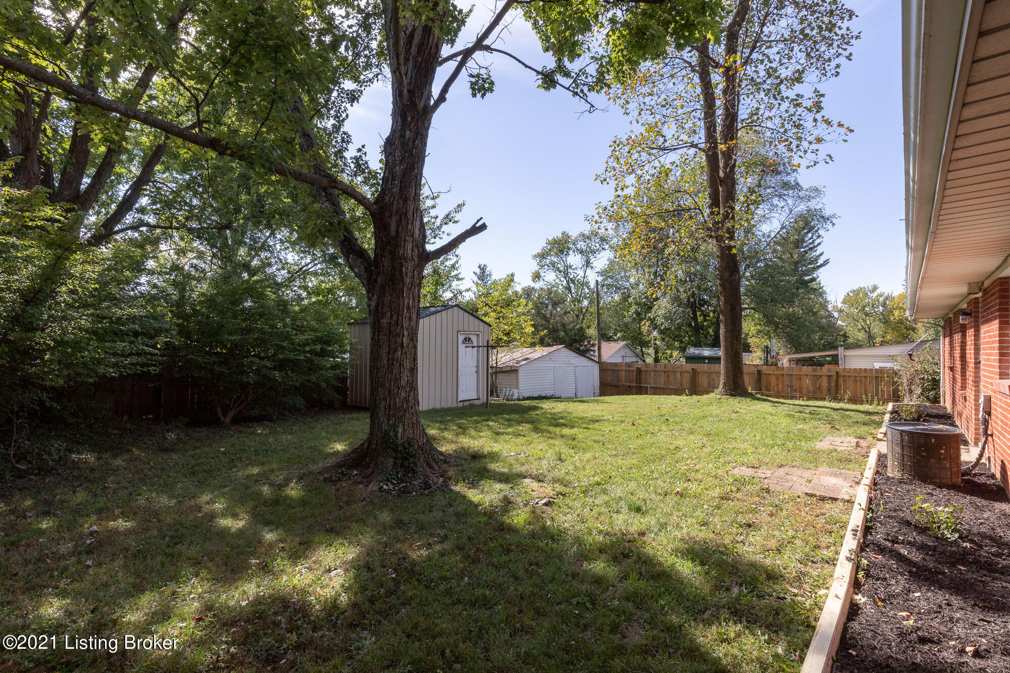10004 Robsion Road Louisville, KY 40299 - Photo 34 of 36 Robsion034