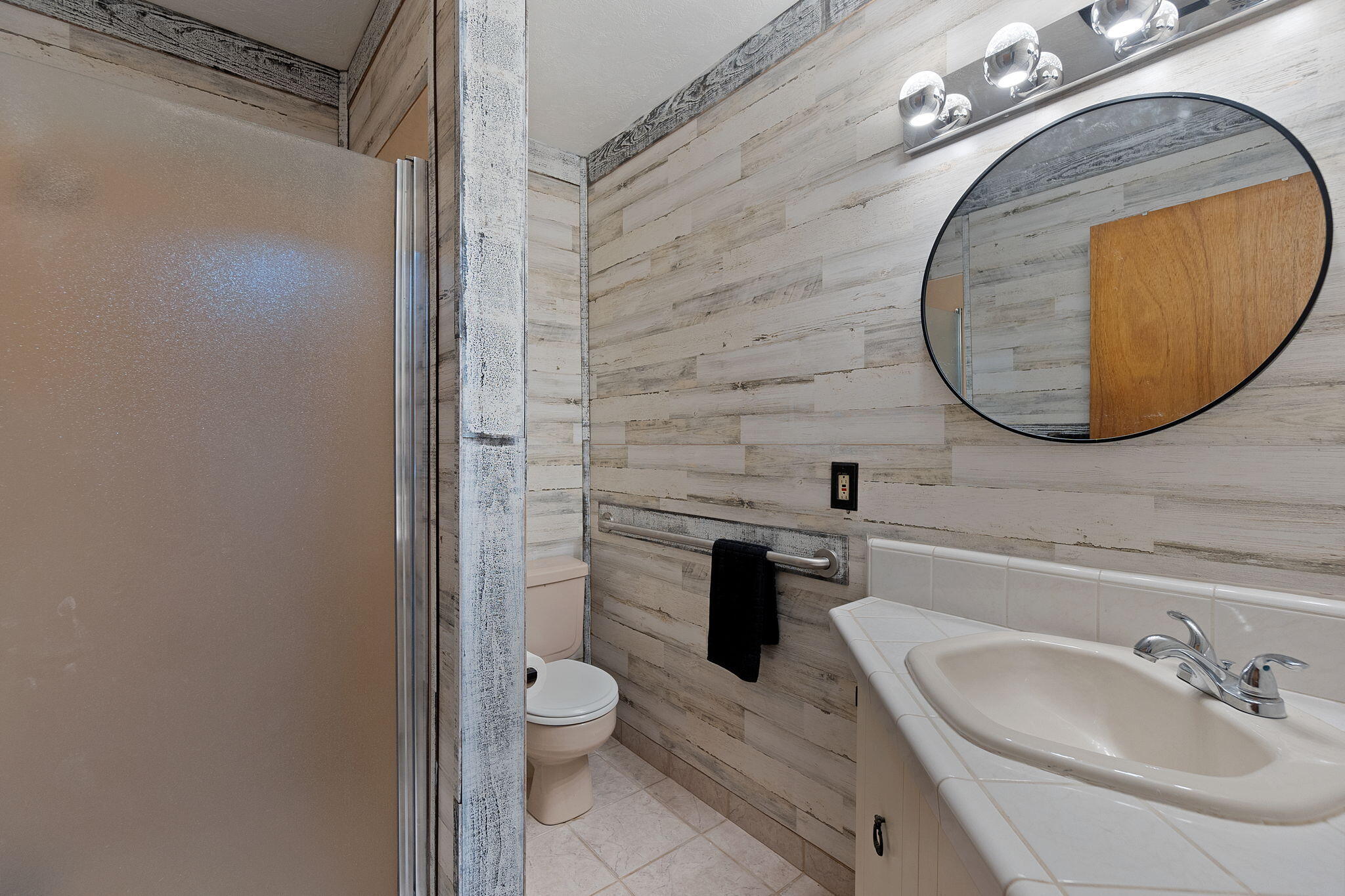 10390 October Lane Redding, CA 96003 - Photo 26 of 94 Bathroom