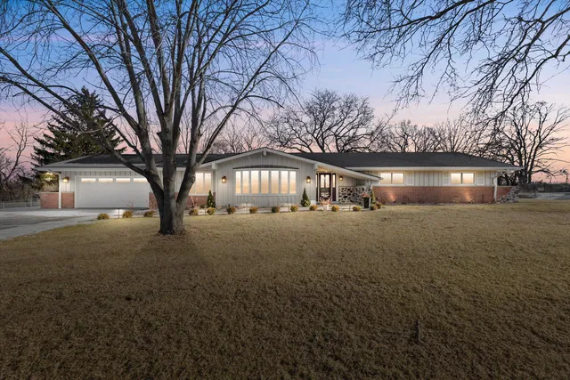 $875,000 | 850 North Janacek Road, Brookfield, WI 53045