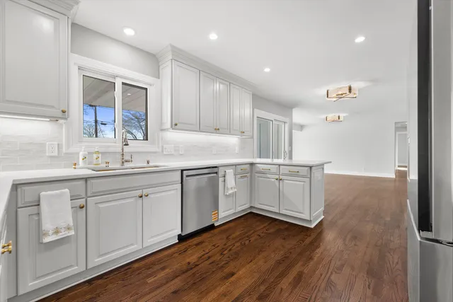 $875,000 | 850 North Janacek Road, Brookfield, WI 53045