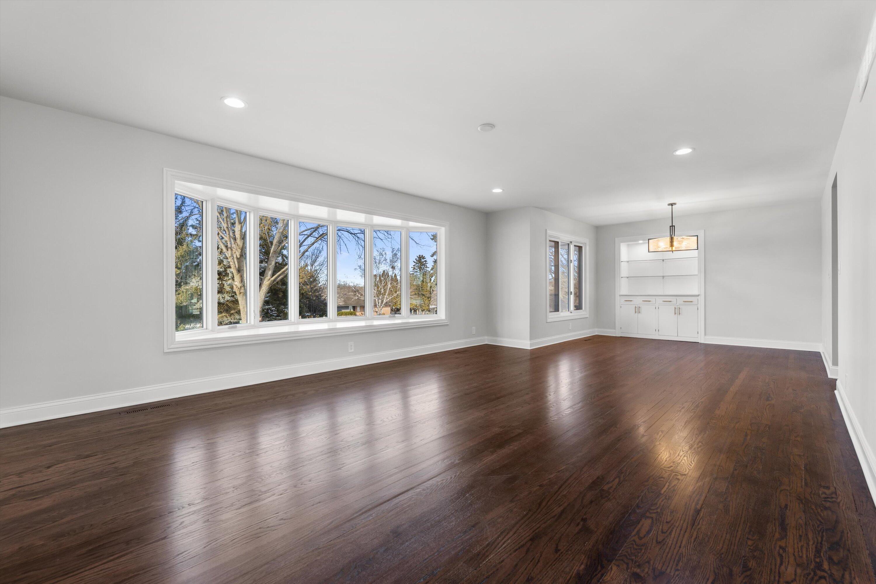 850 North Janacek Road Brookfield, WI 53045 - Photo 17 of 54 Large living room
