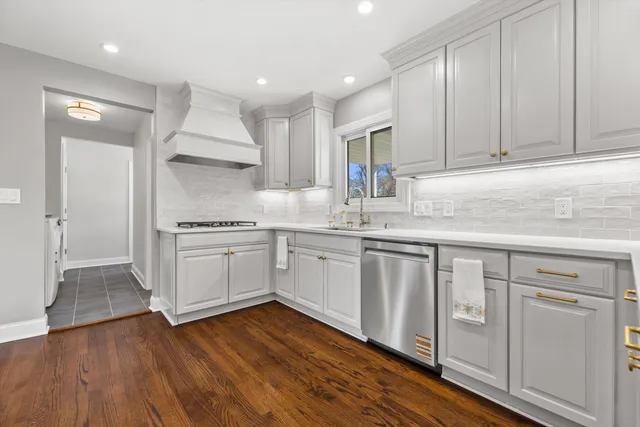 $875,000 | 850 North Janacek Road, Brookfield, WI 53045