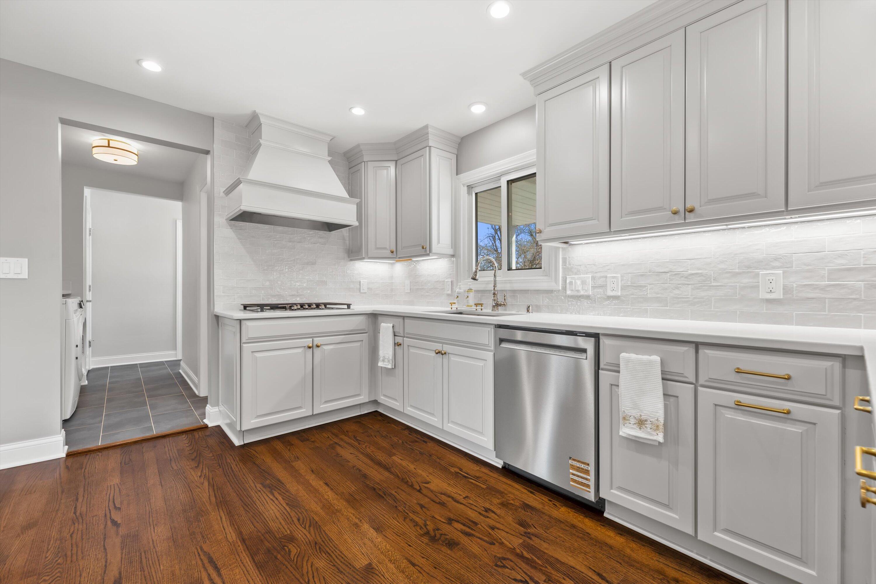 850 North Janacek Road Brookfield, WI 53045 - Photo 21 of 55 Kitchen