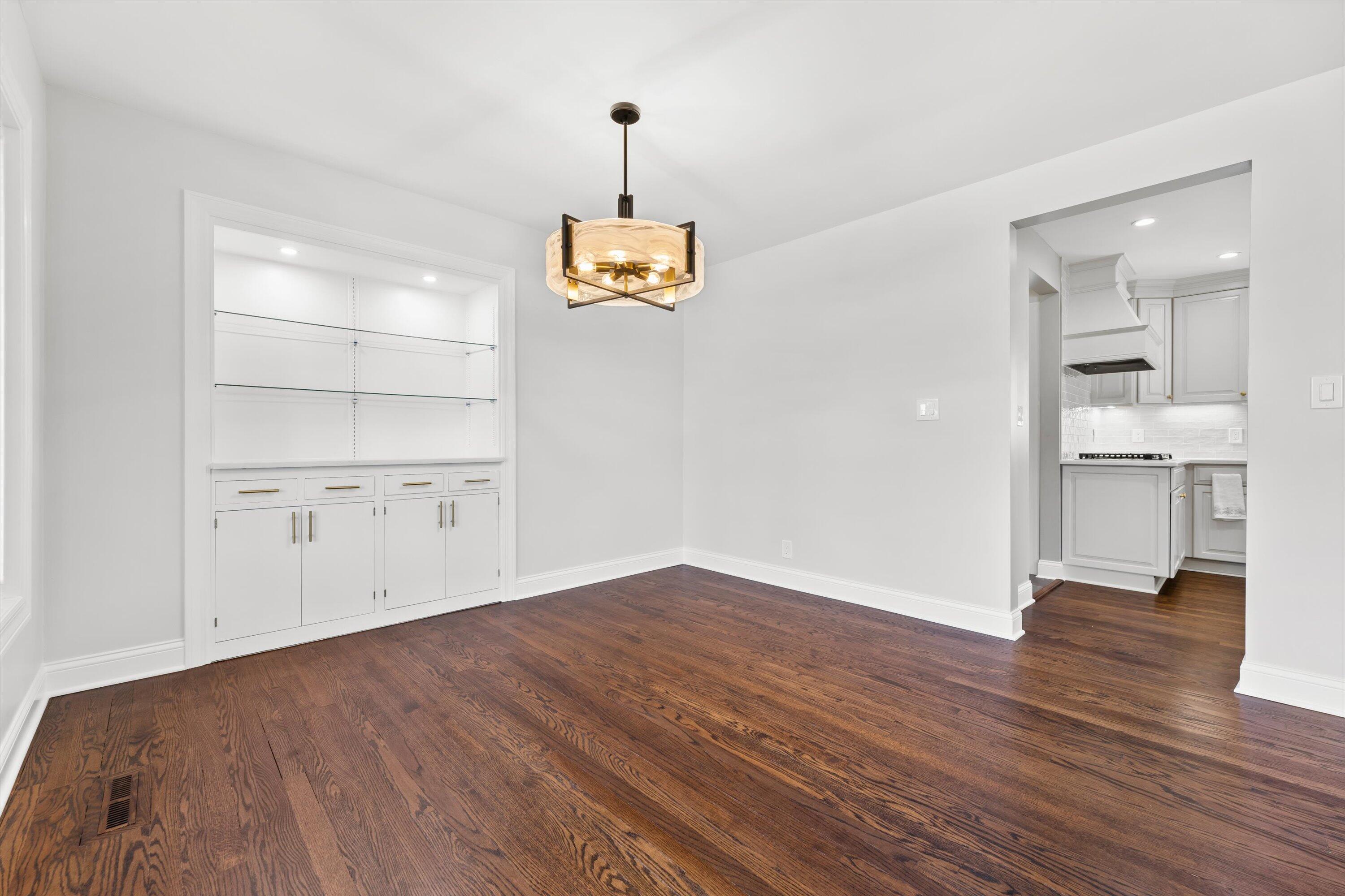 850 North Janacek Road Brookfield, WI 53045 - Photo 28 of 54 Dining room