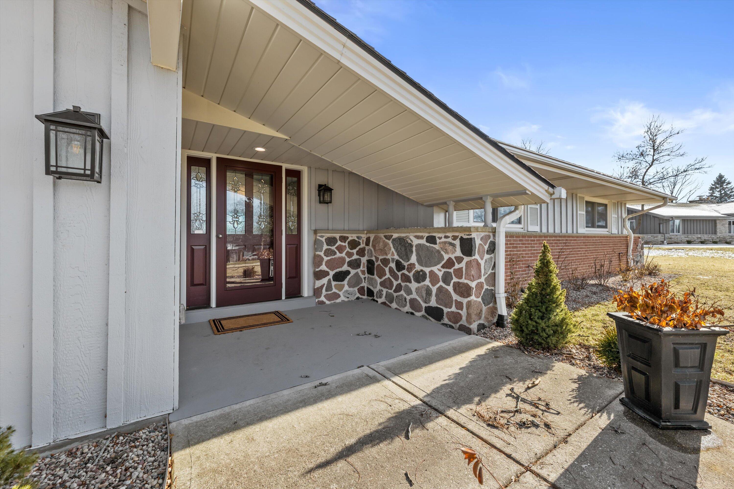850 North Janacek Road Brookfield, WI 53045 - Photo 5 of 55 Front entry