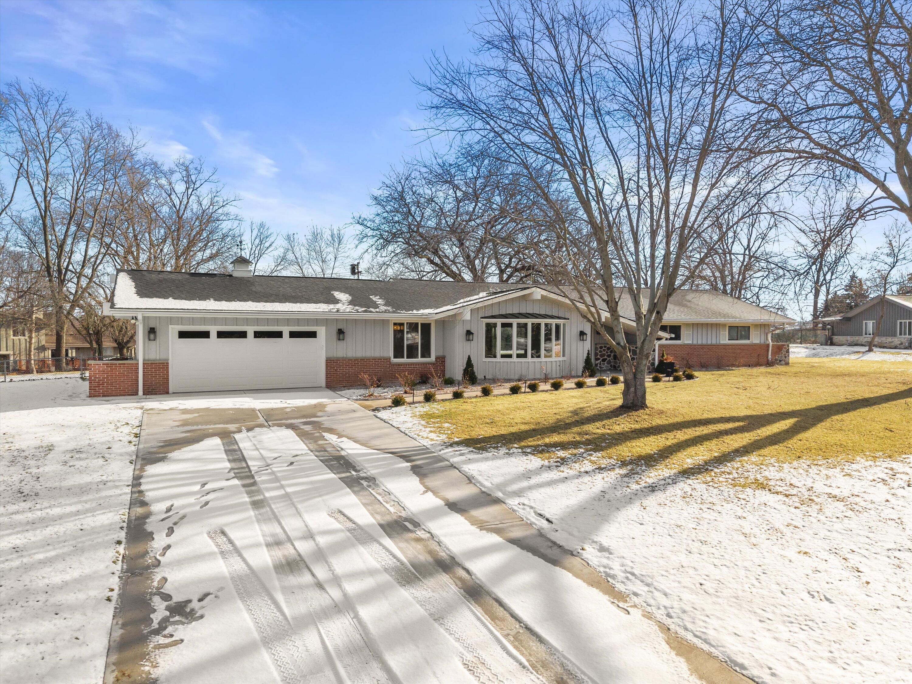 850 North Janacek Road Brookfield, WI 53045 - Photo 6 of 55 Front of home