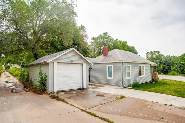 $135,000 | 2660 Armstrong Avenue, Kansas City, KS 66102