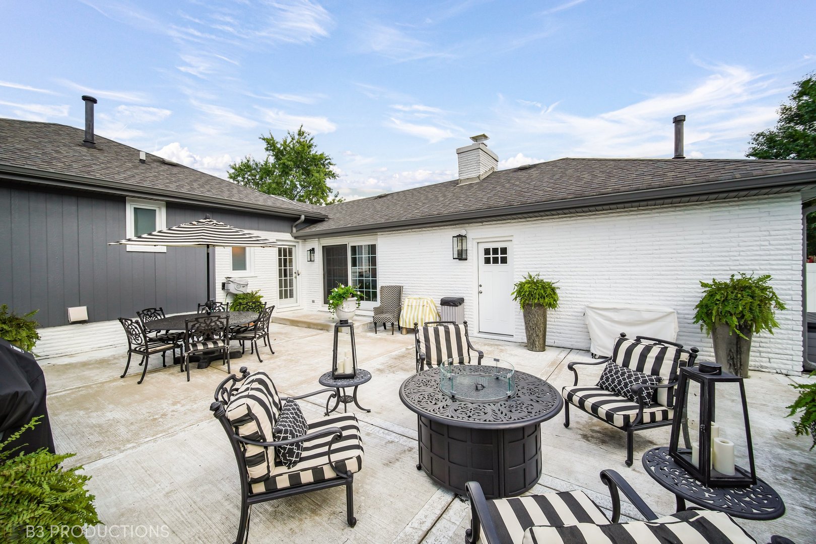238 Larch Road Frankfort, IL 60423 - Photo 25 of 27 a view of a patio with chairs and table