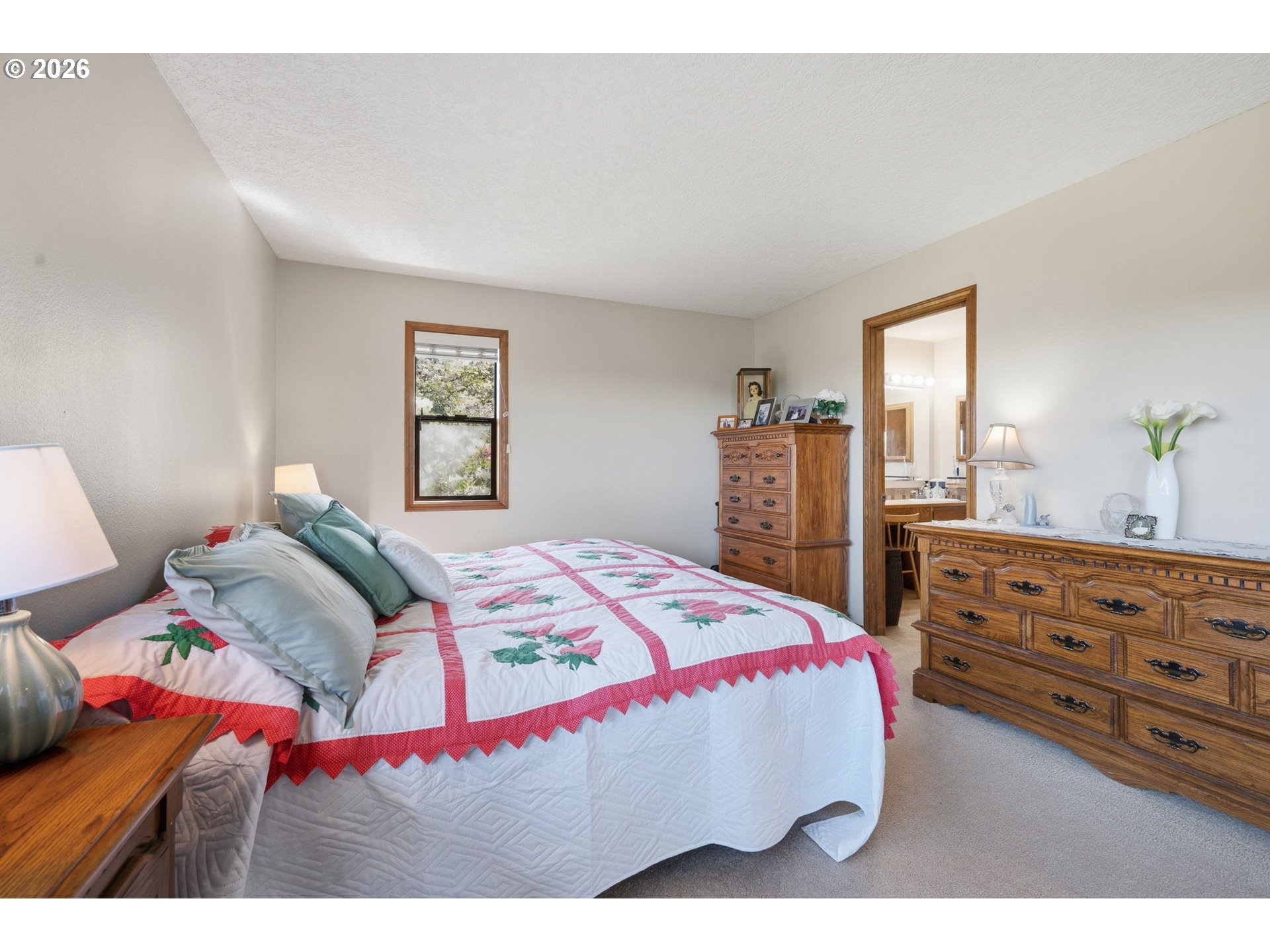 622 Confer Road Kalama, WA 98625 - Photo 22 of 48 Owner's Suite Bedroom