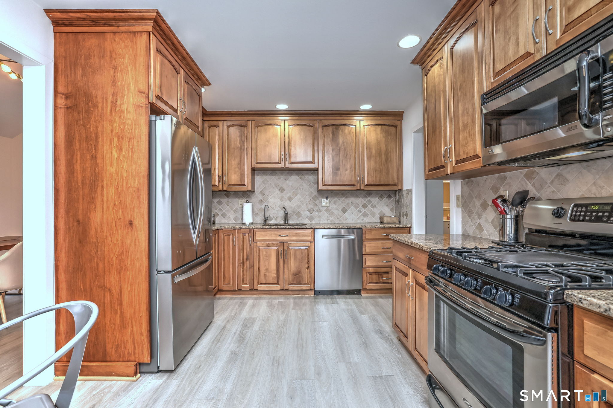 690 Forest Road, Unit 651 West Haven, CT 06516 - Photo 13 of 41