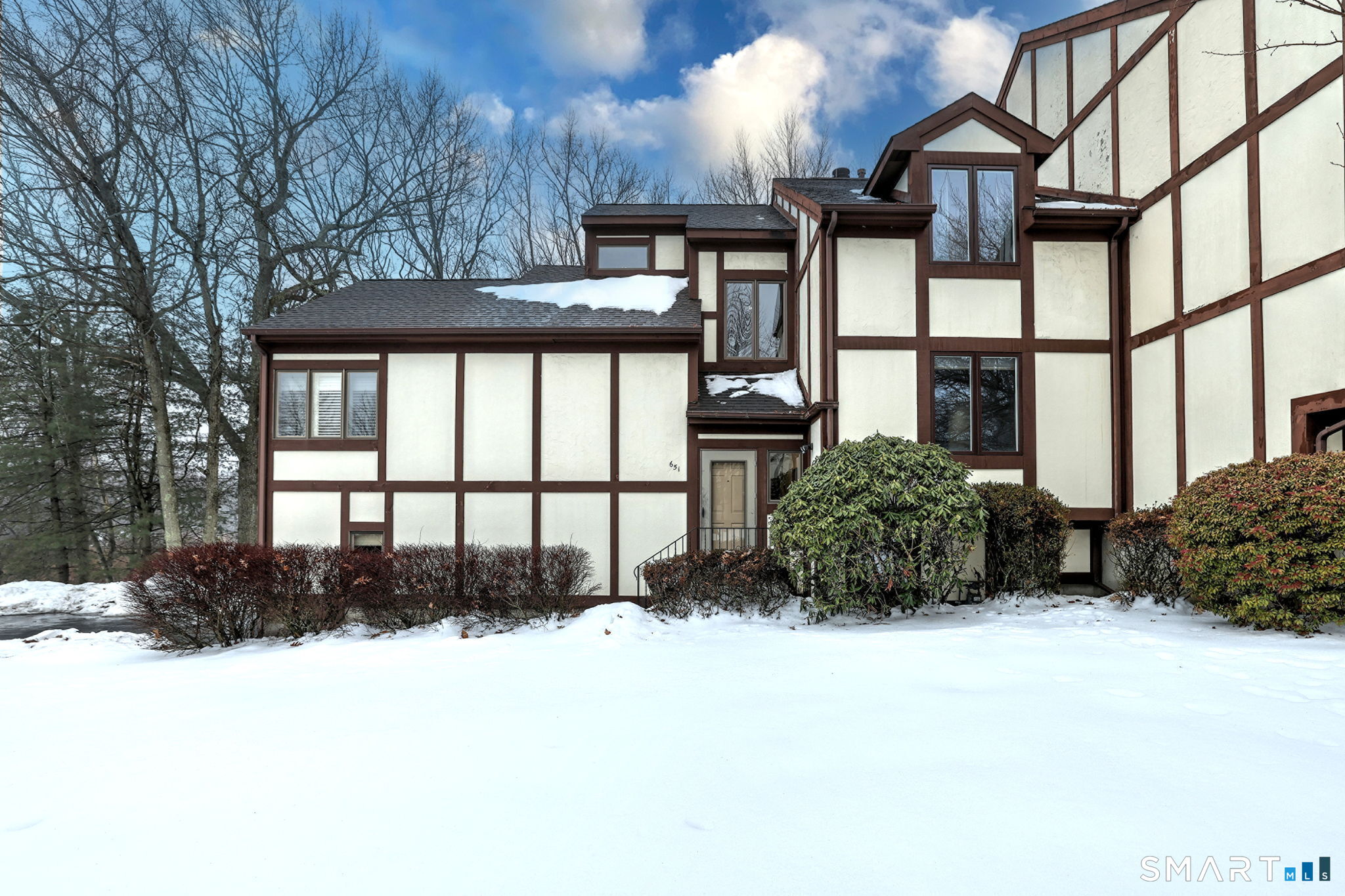 690 Forest Road, Unit 651 West Haven, CT 06516 - Photo 2 of 41