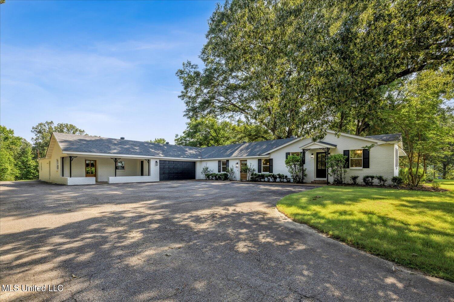 255 Pleasant Hill Road Nesbit, MS 38651 - Photo 1 of 42 Front of property