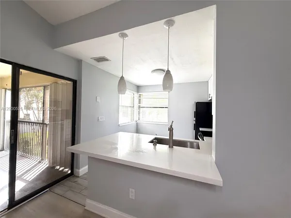 $1,900 | 802 Constitution Drive, Unit 802D, Homestead, FL 33034