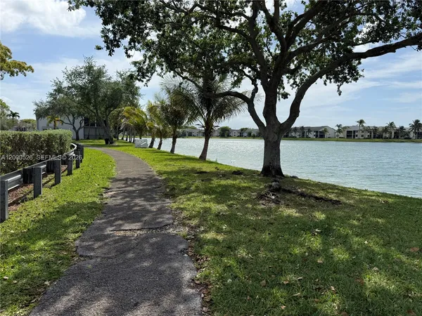 $1,900 | 802 Constitution Drive, Unit 802D, Homestead, FL 33034