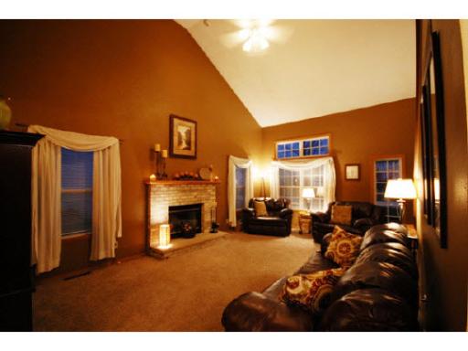 654 Bayfield Road Rockton, IL 61072 - Photo 2 of 11 a living room with furniture