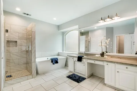 $567,600 | 2813 Mesa Court, Hurst, TX 76054
