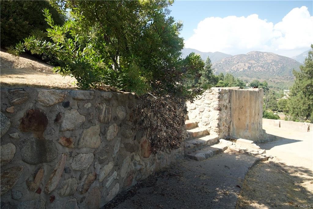 4064 Olive Knoll Place Claremont, CA 91711 - Photo 8 of 26 a view of a yard with wooden fence