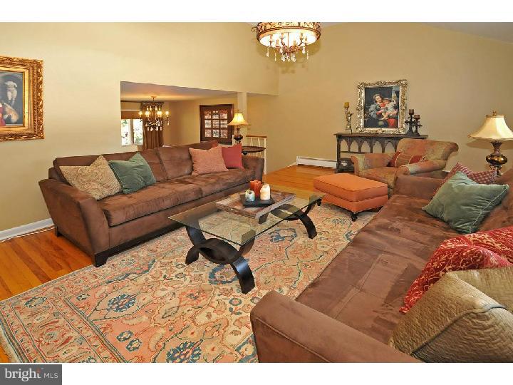 515 Davis Road Cheltenham, PA 19012 - Photo 3 of 17 Living Room