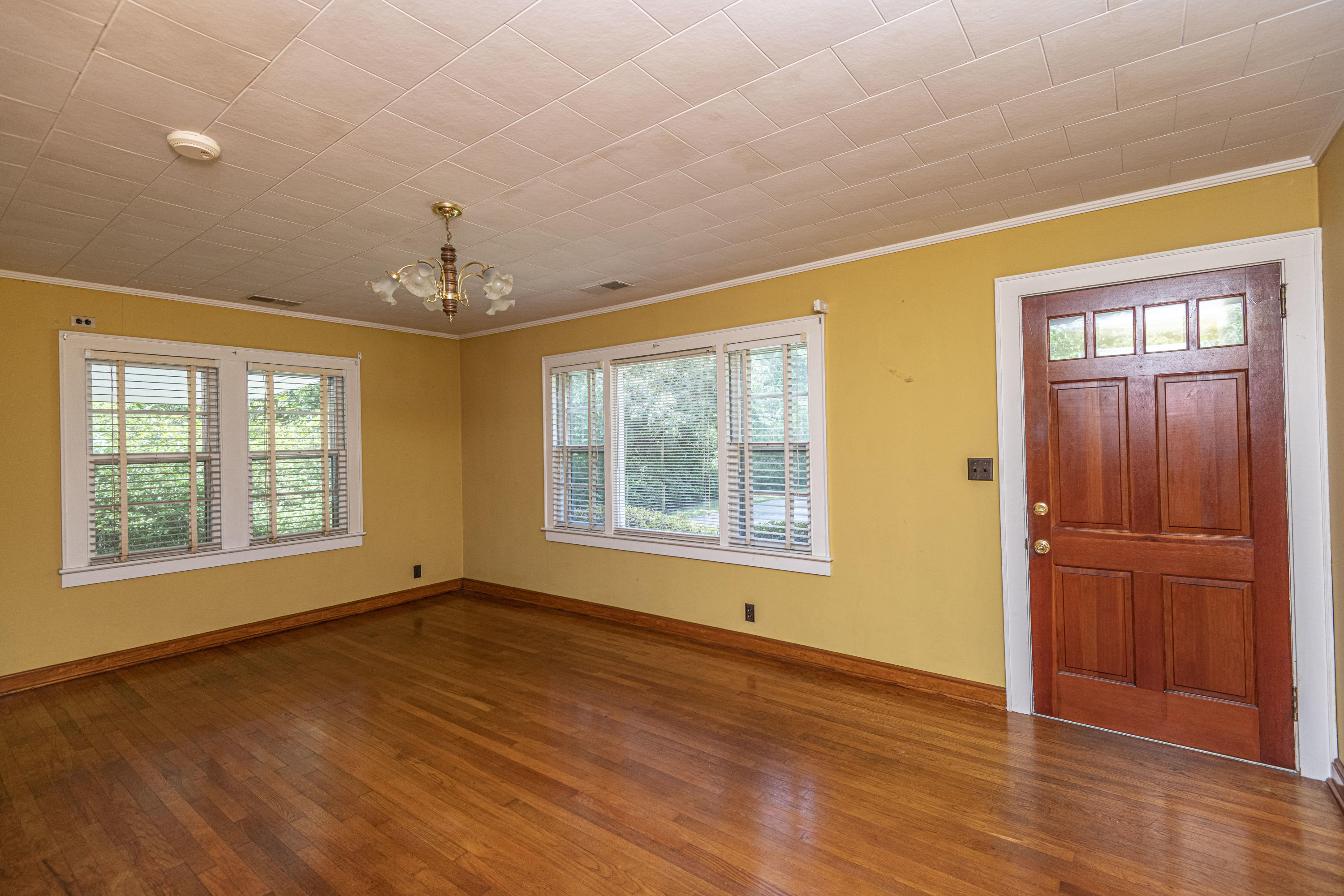 316 Wappoo Road Charleston, SC 29407 - Photo 6 of 28 Living Room