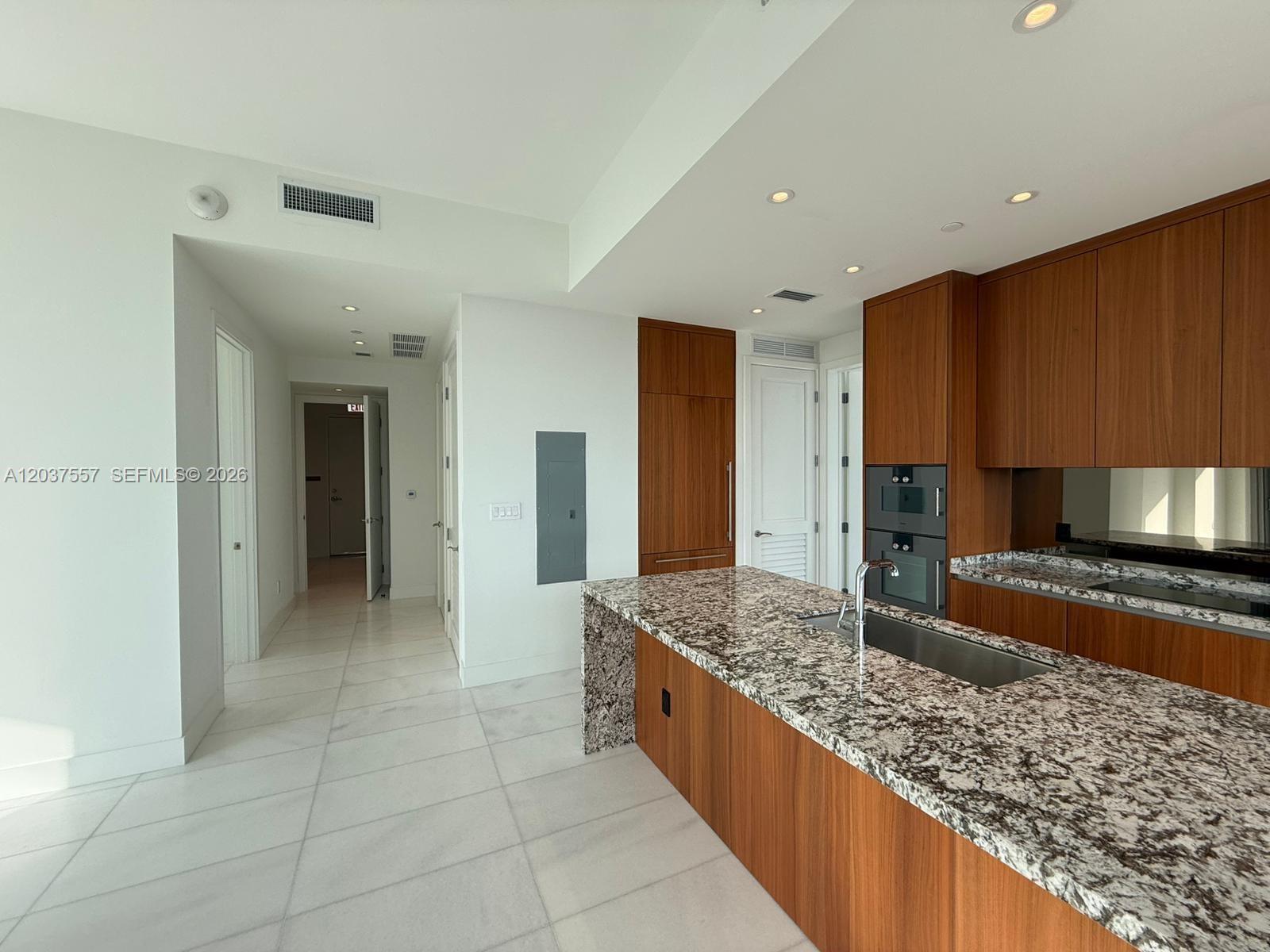 175 Southeast 25th Road, Unit 903 Miami, FL 33129 - Photo 23 of 36