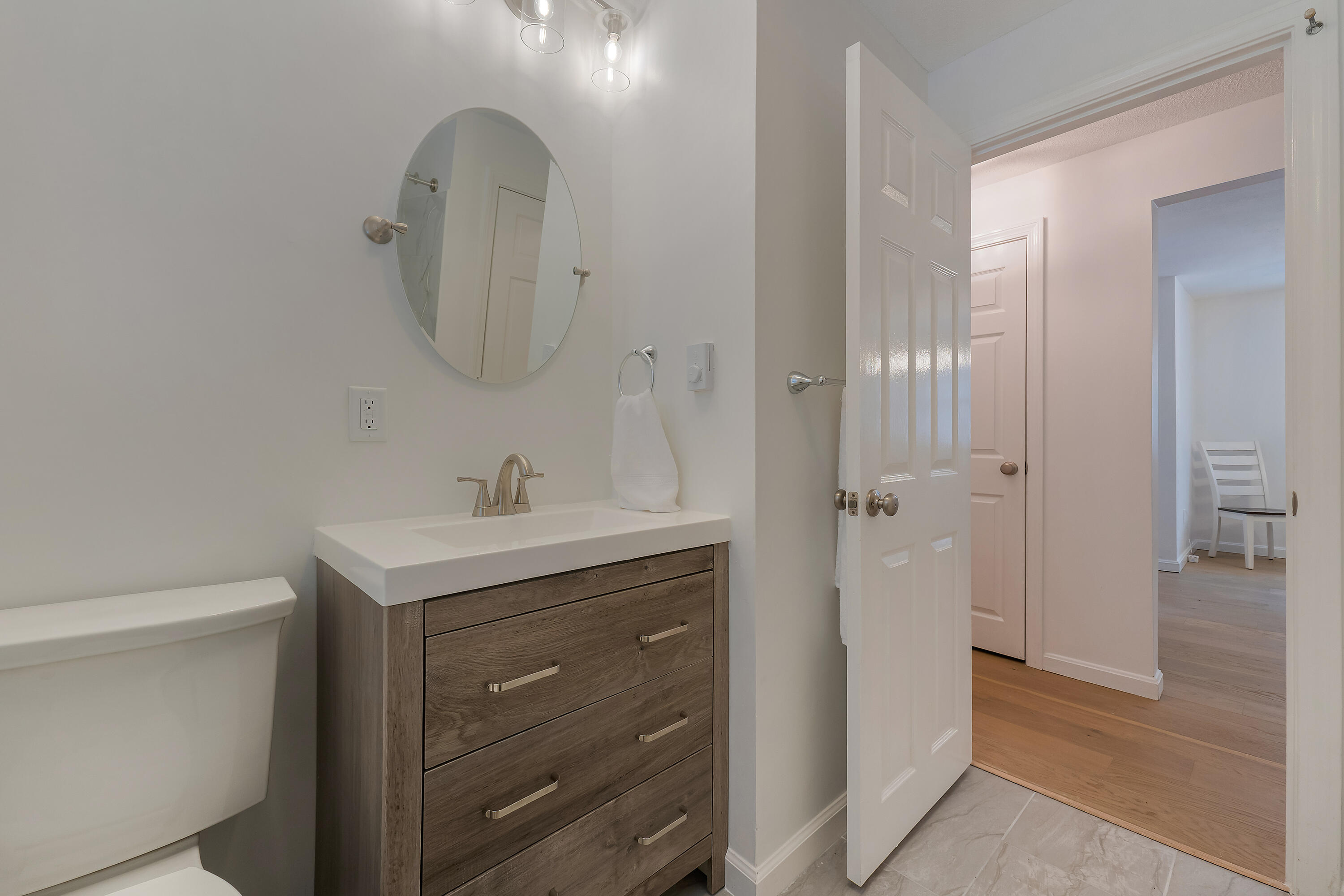 1 Ocean Meadows, Unit 16 Ogunquit, ME 03907 - Photo 25 of 28 Second Bathroom