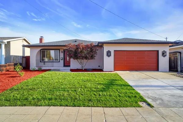 a front view of house with yard