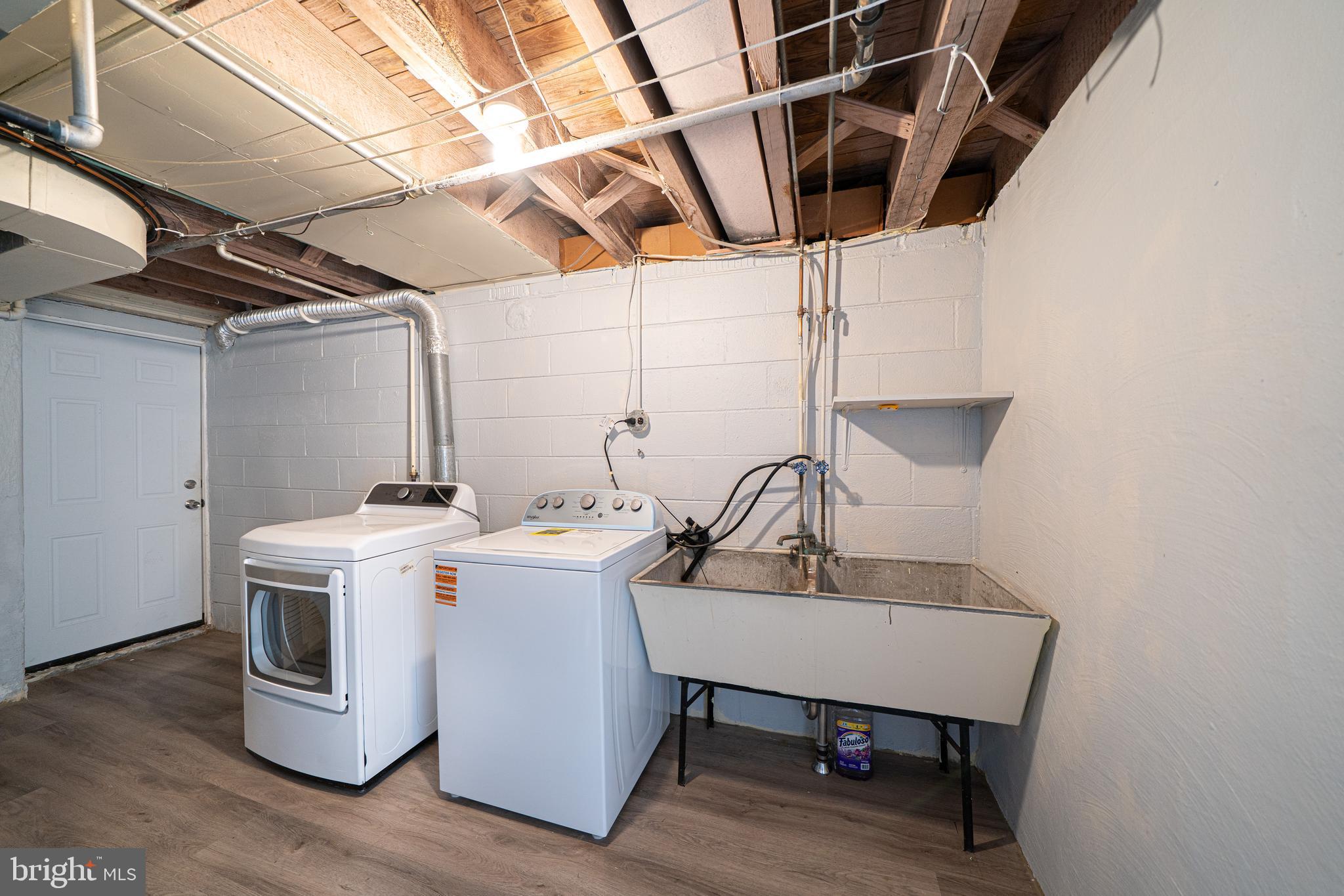3674 Salina Road Philadelphia, PA 19154 - Photo 18 of 22 a utility room with dryer and washer