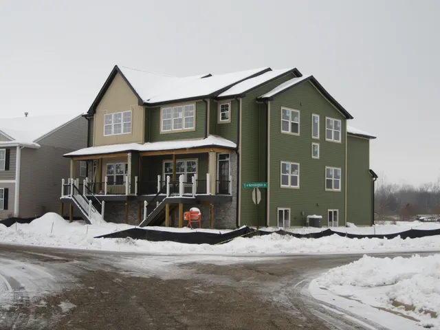 $450,000 | 2094 Kensington Park Circle, Holland, MI 49423