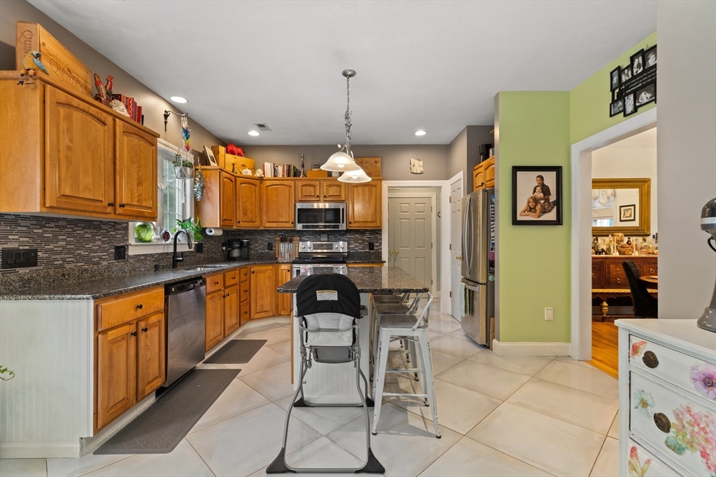 566 Mendon Road Sutton, MA 01590 - Photo 10 of 40